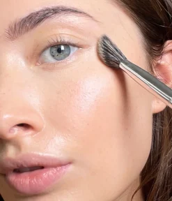 ANGLED CONCEALER BRUSH F22